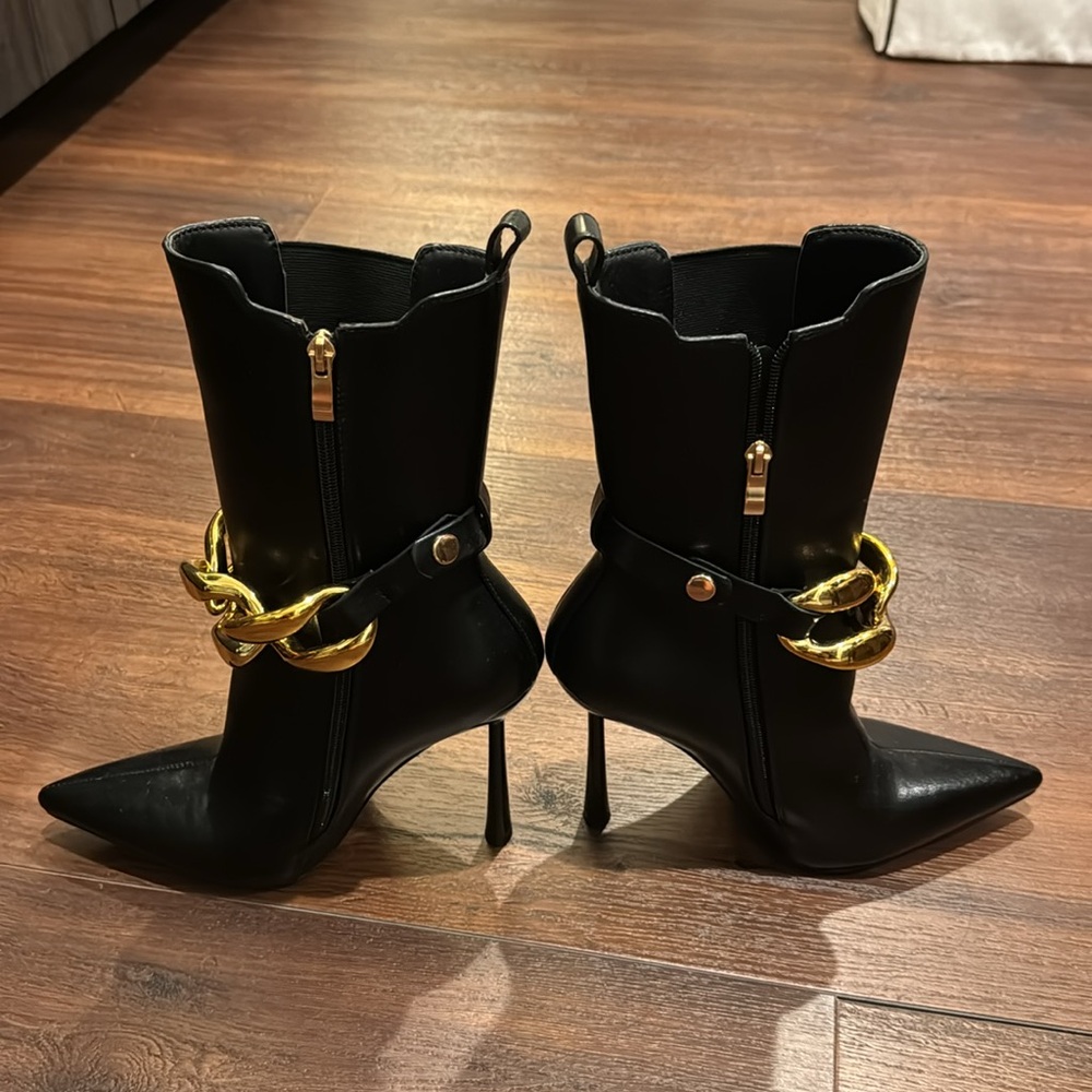 Azalea Wang NWT Heel Boots with Chain detail and side zipper. - Picture 6 of 8